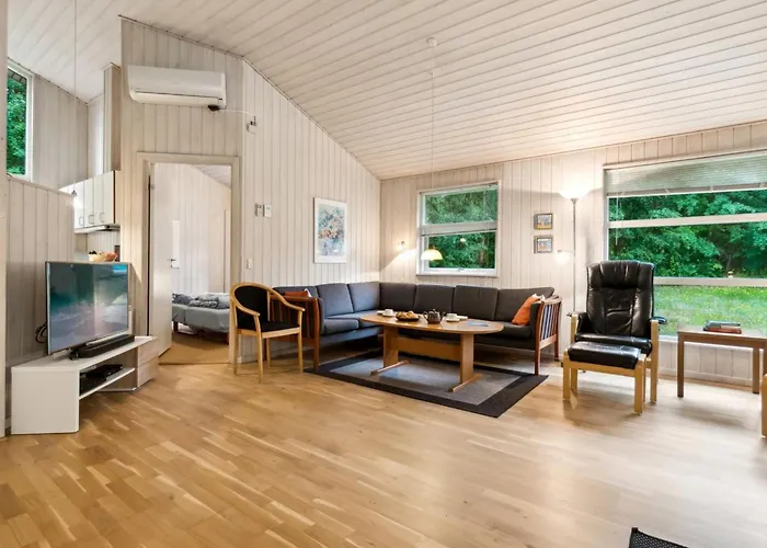 Emmie - 1-2km From The Sea By Interhome